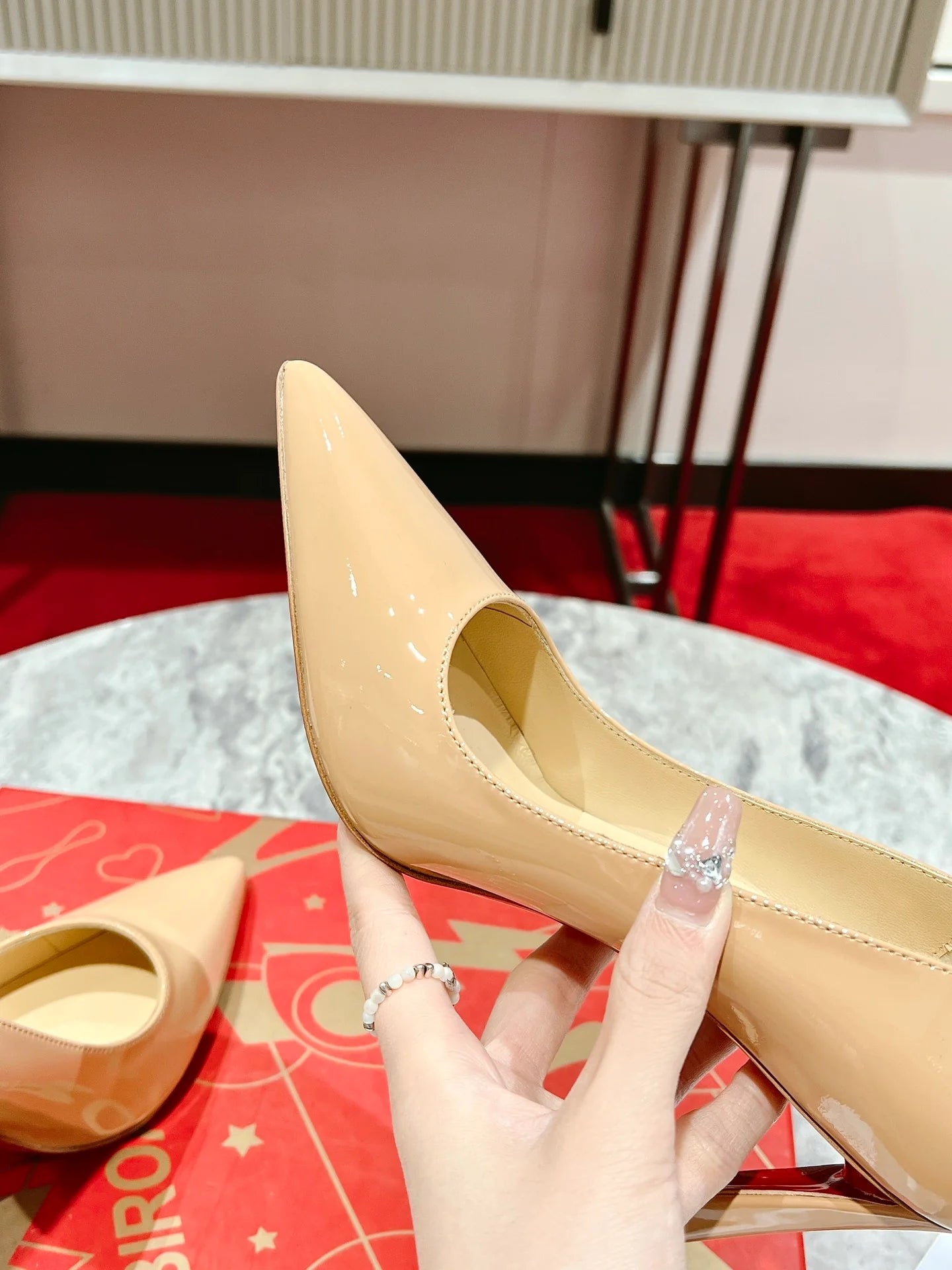 Nude Pointed-Toe Pumpss