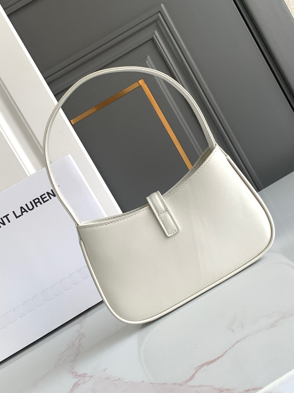 Elegant Minimalist Shoulder Bag – White