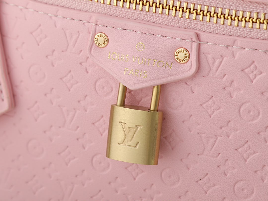 Elegant Quilted Mini Shoulder Bag – Pink
