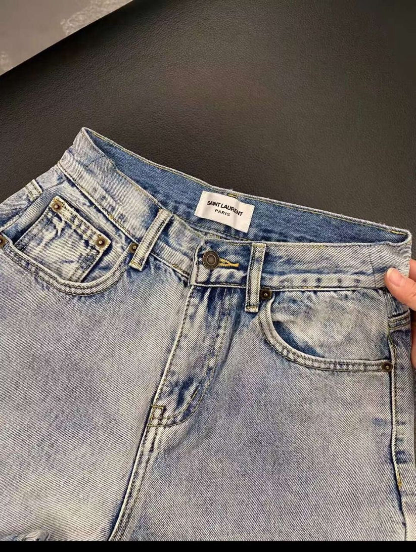 High-waisted jeans