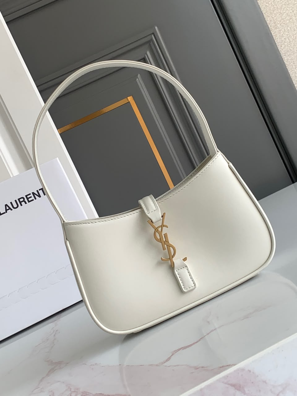 Elegant Minimalist Shoulder Bag – White