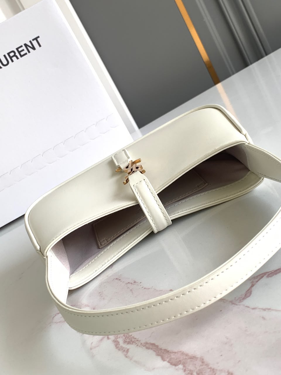 Elegant Minimalist Shoulder Bag – White