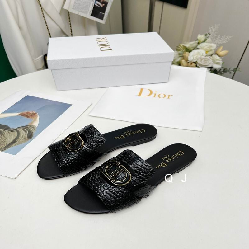 Textured Buckle Luxe Slides