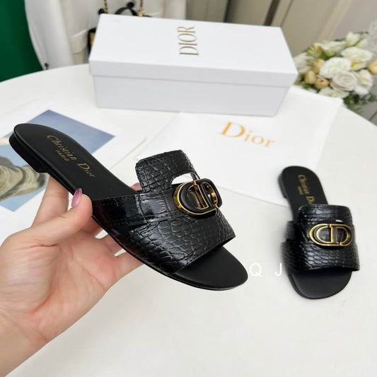 Textured Buckle Luxe Slides