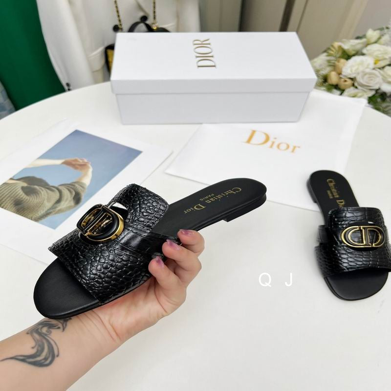 Textured Buckle Luxe Slides