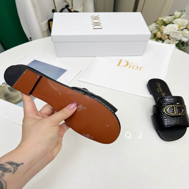 Textured Buckle Luxe Slides