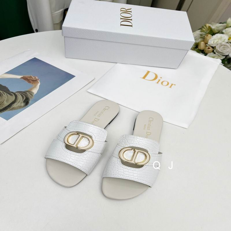 Textured Buckle Luxe Slides