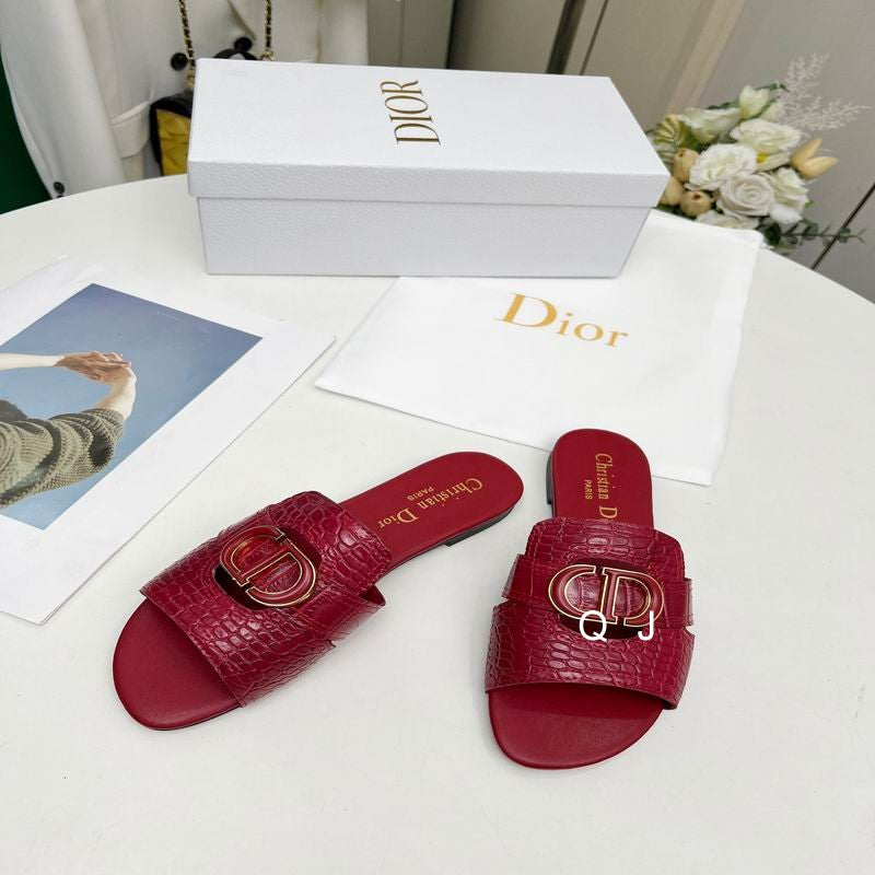 Textured Buckle Luxe Slides