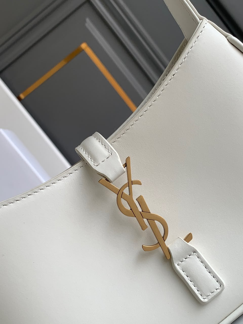 Elegant Minimalist Shoulder Bag – White