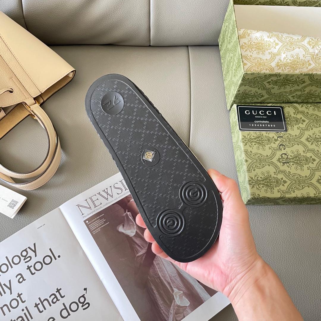 Heritage Pattern Comfort Slides