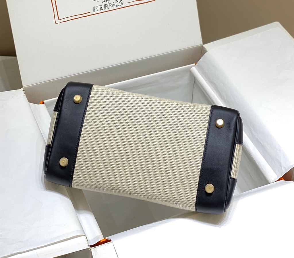 30 Swift Leather Canvas Black