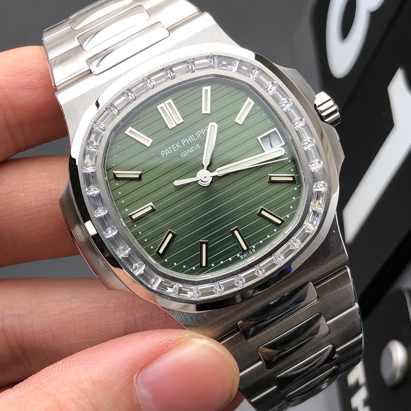 Green Diamond Bezel Automatic Watch 40 mm