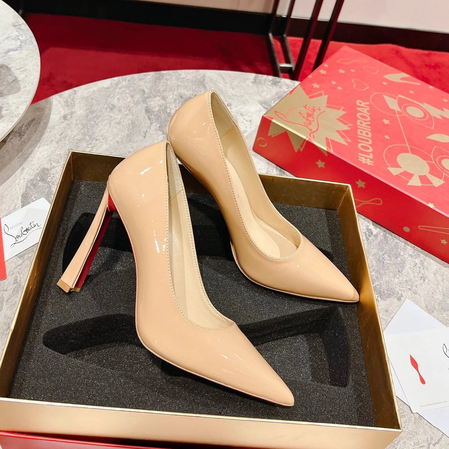 Nude Pointed-Toe Pumpss