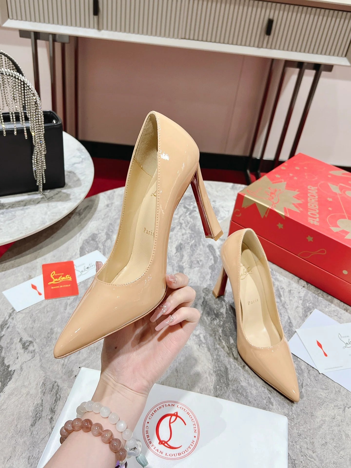 Nude Pointed-Toe Pumpss