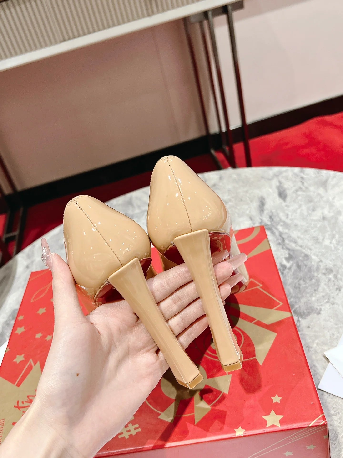 Nude Pointed-Toe Pumpss