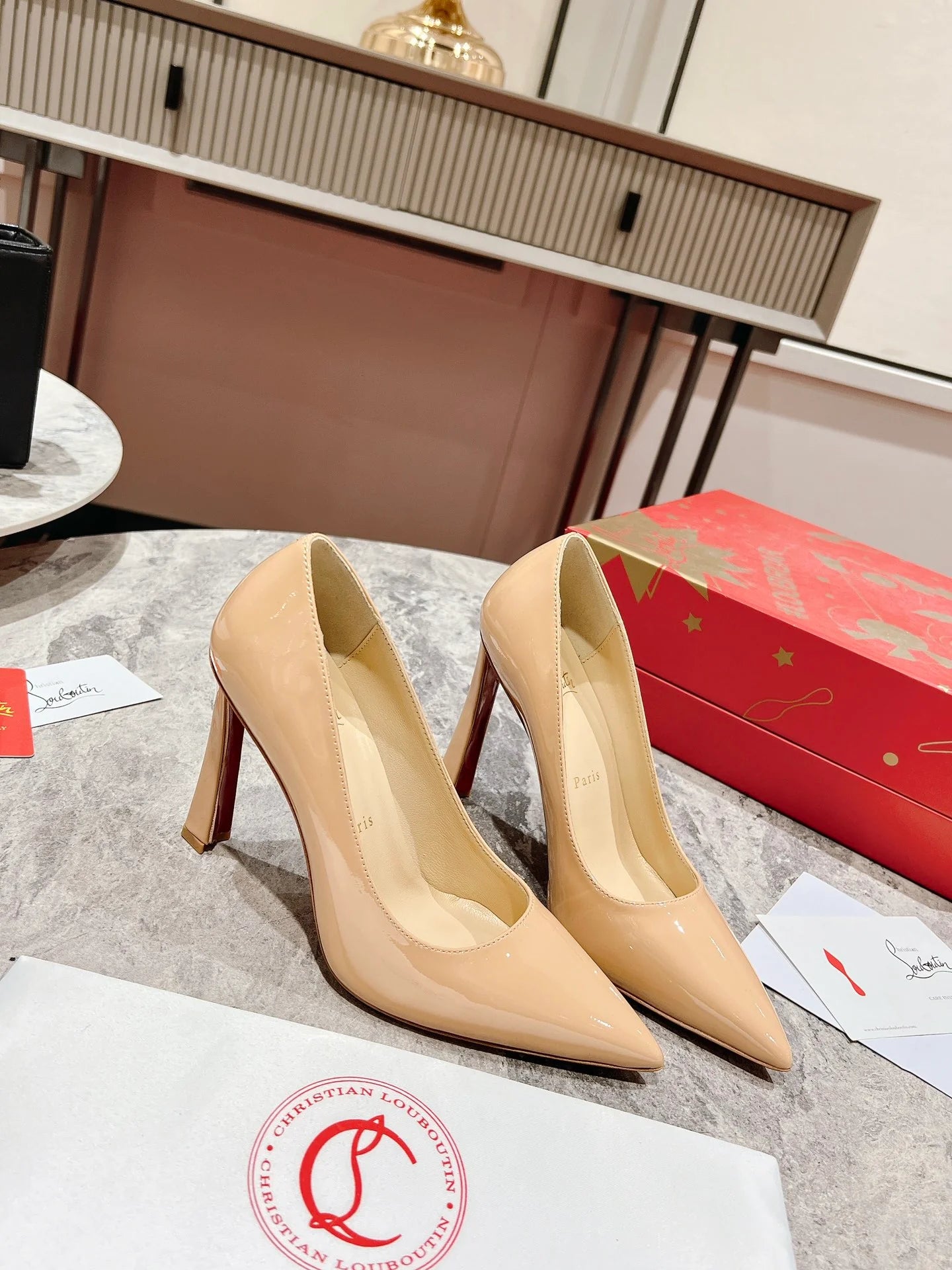 Nude Pointed-Toe Pumpss